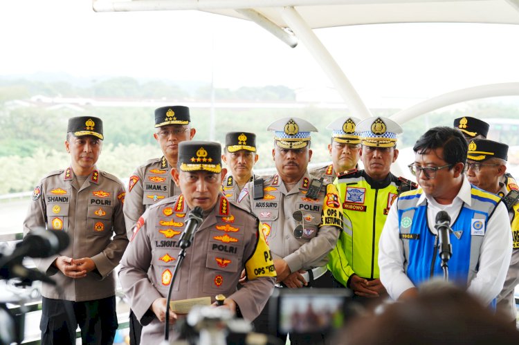 Tinjau KM 70 Tol Cikampek, Kapolri Pastikan Pelayanan Arus Mudik Lebaran 2025 Berjalan Maksimal